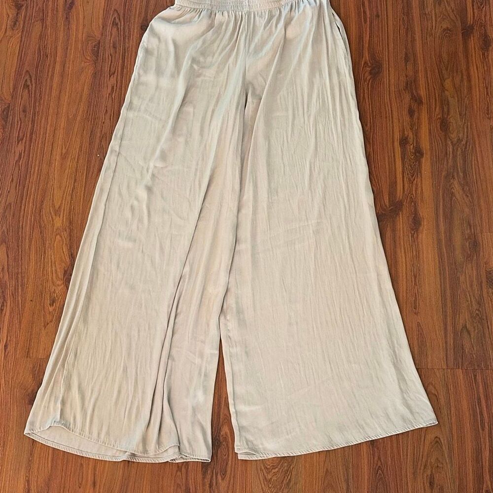 Zara Beige beige ultra wide leg flowy high waisted leg trousers, pants size M